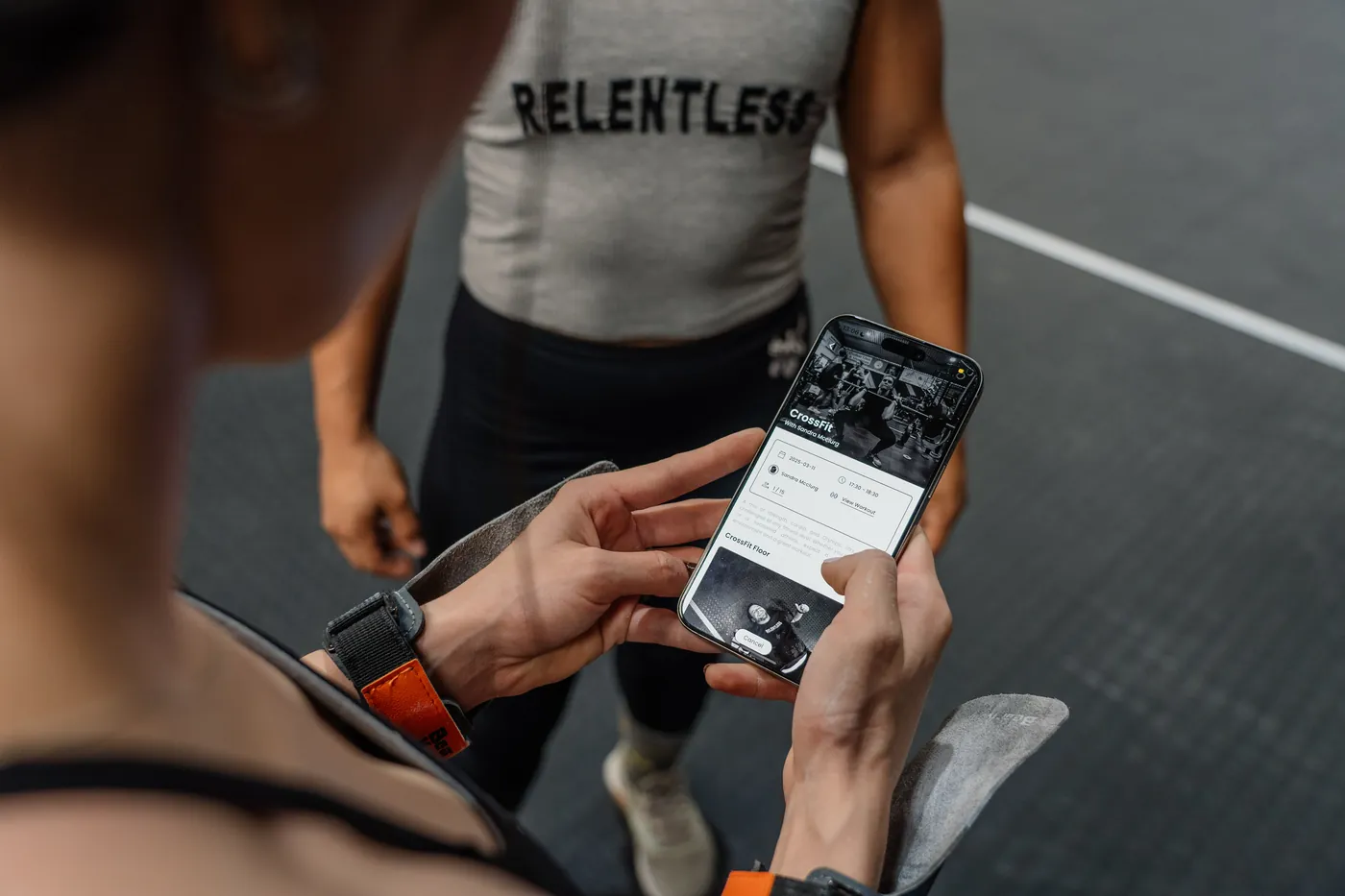 A gym member booking a CrossFit class on the Itensity app